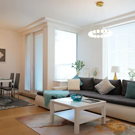 Appartamento In Panorama City *